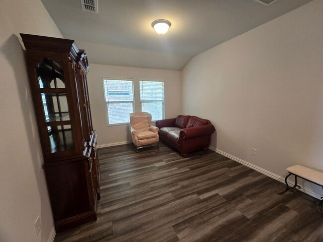 Building Photo - Fantastic in Fate!