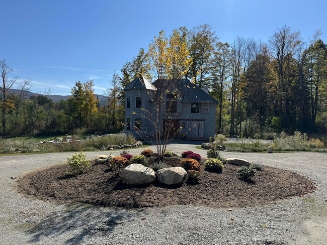 Building Photo - 57 Taconic Rd