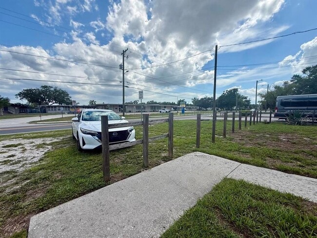 Building Photo - 10812 Hannaway Dr