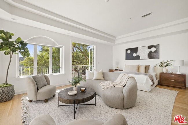 Building Photo - 1939 Stradella Rd