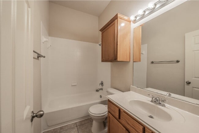 Building Photo - 9916 Channing Rd