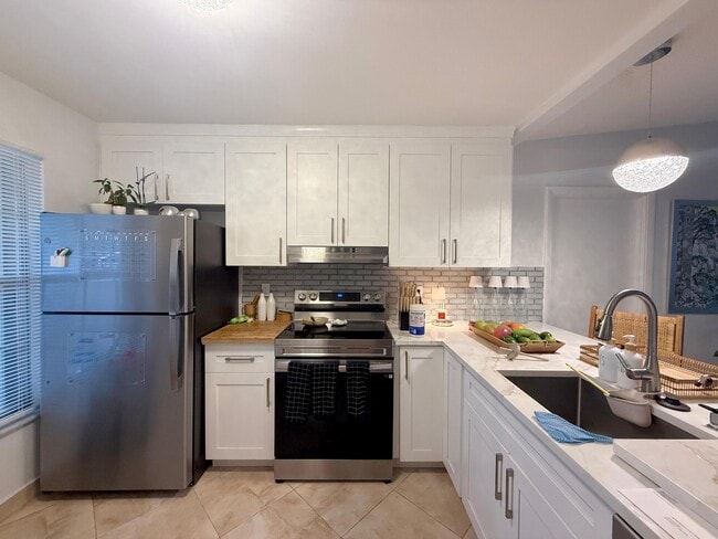 Building Photo - 15860 Laurel Oak Cir