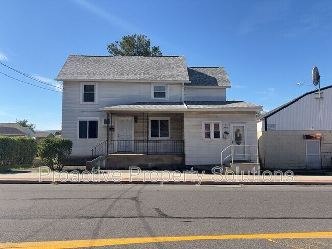 Primary Photo - 221 Dunmore St