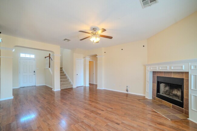 Building Photo - "Spacious 4-Bedroom Retreat with 2.5 Baths...