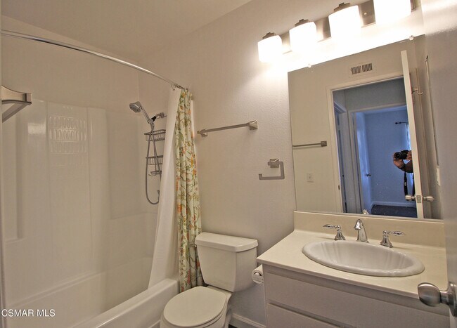 Building Photo - 499 Serento Cir