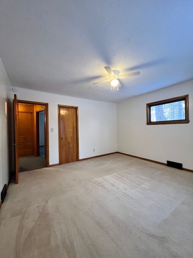 Building Photo - Two bedroom home for rent - Country living...