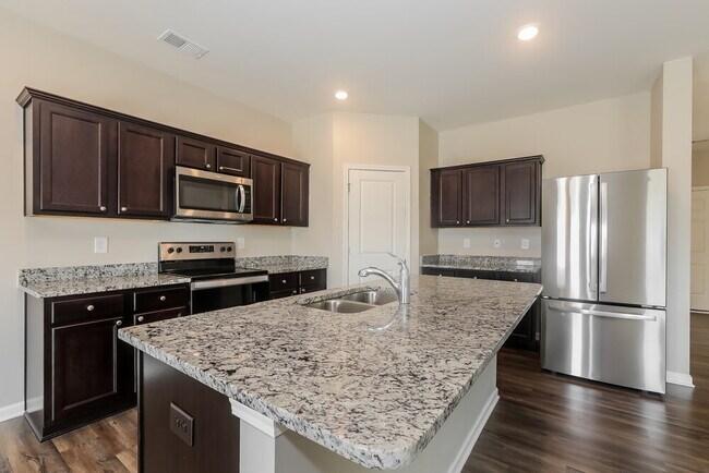 Building Photo - 258 Sinclair Way
