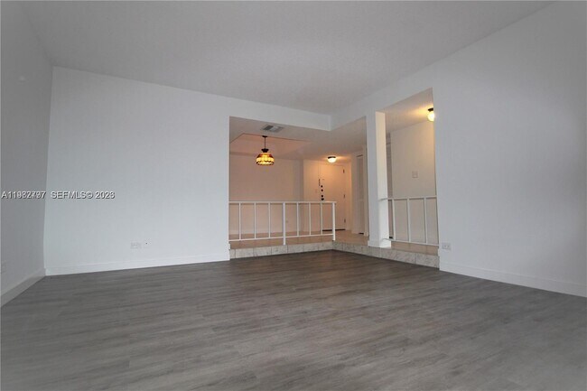 Building Photo - 3680 Inverrary Dr