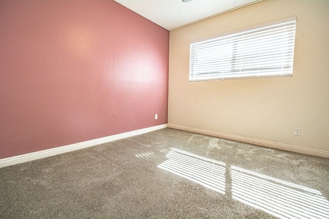 Building Photo - 8644 Frankfort St