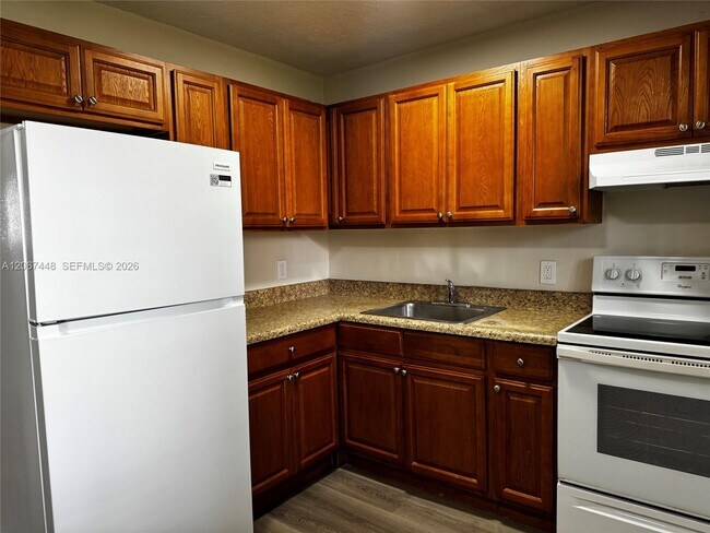 Building Photo - 1345 W 28th St