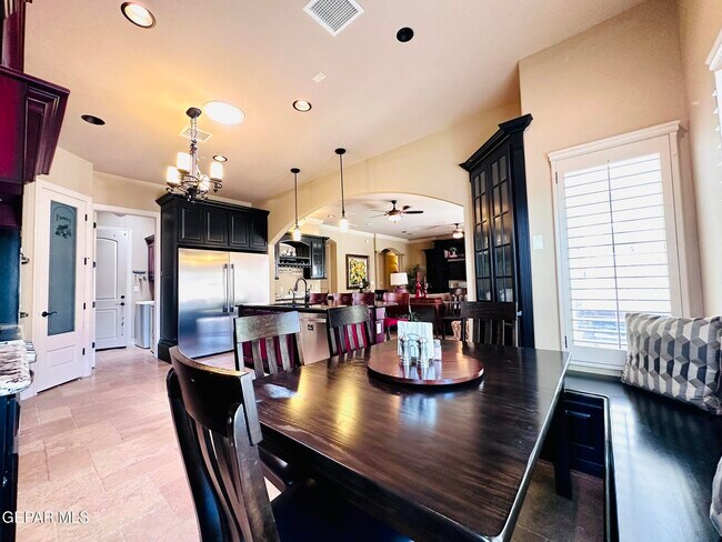 Building Photo - 6268 Wildwood Ct
