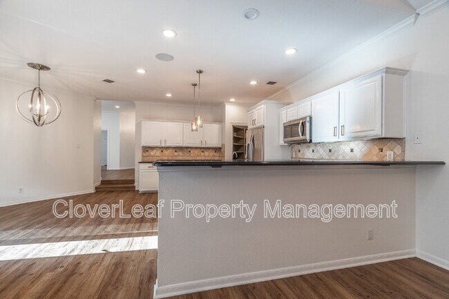 Building Photo - 2643 Inwood Briar