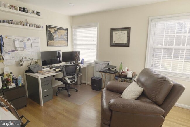 Building Photo - 10277 Gainsborough Rd