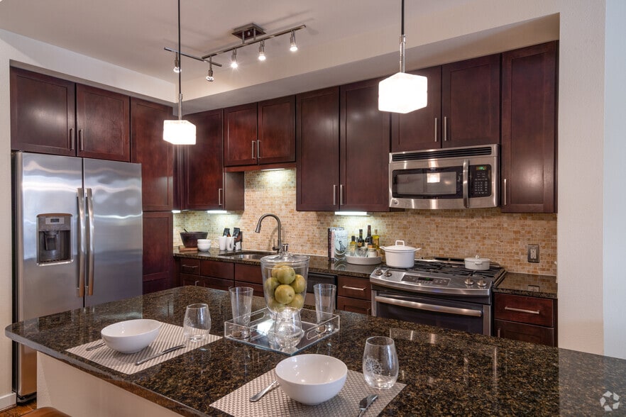 1BR, 1BA - 755SF - 500 Crawford