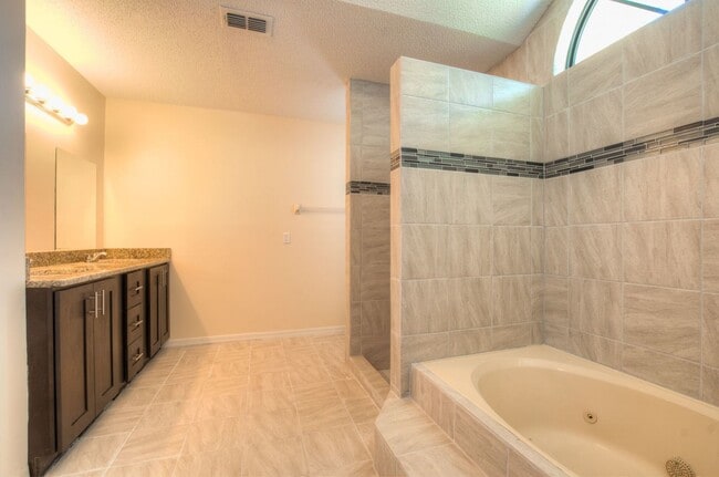 Building Photo - 179 Frontier Dr
