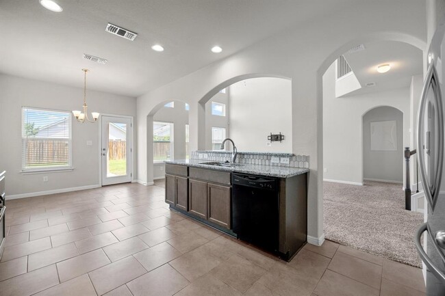 Building Photo - 5636 Sacco St