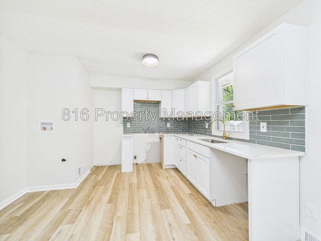 Building Photo - 11230 Corrington Ave