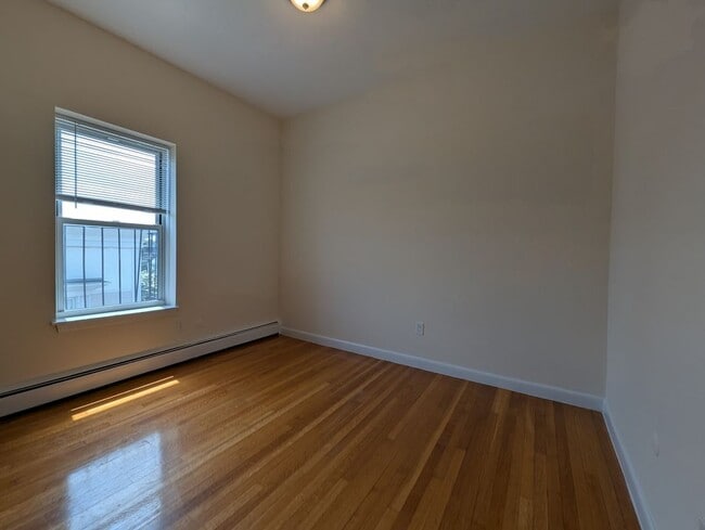 Building Photo - 180 N Beacon St