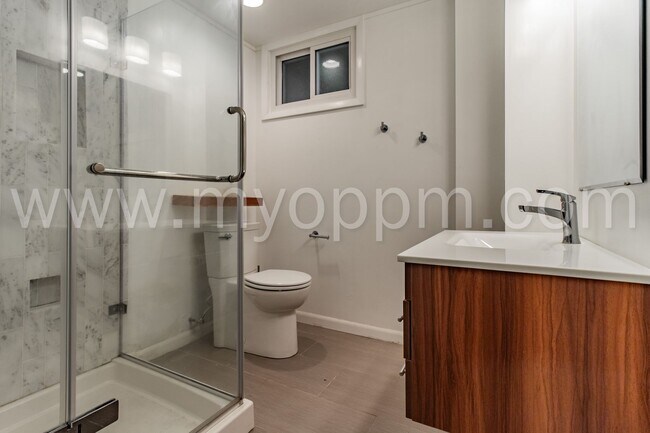 Building Photo - Stunning 3 Bedroom / 2.5 Bathroom | S. 48t...