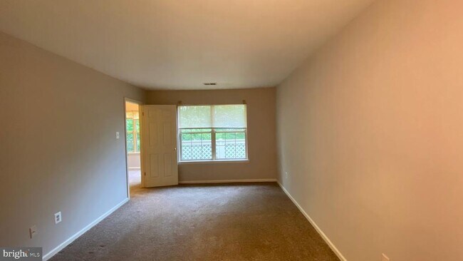 Building Photo - 1010 Foxmeadow Dr