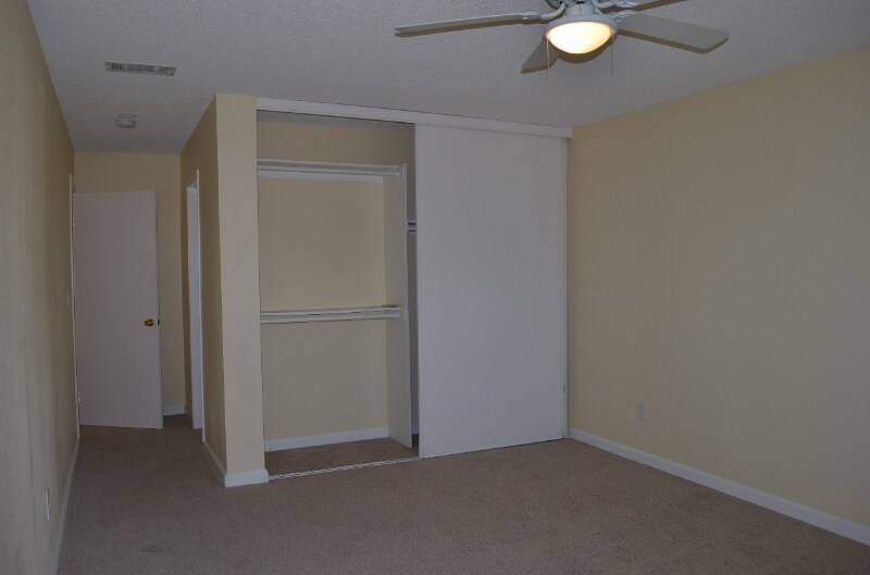 Building Photo - 729 Valley Green Dr