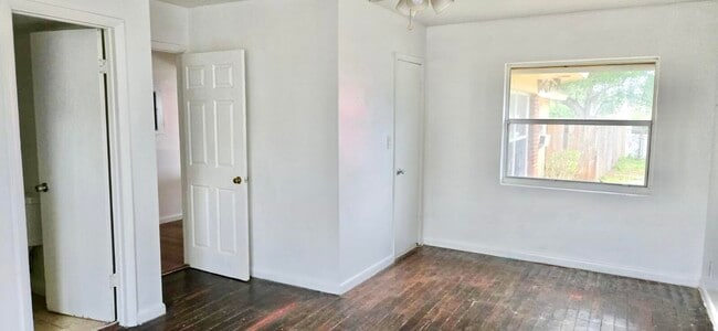 Building Photo - 2325 Johnson St