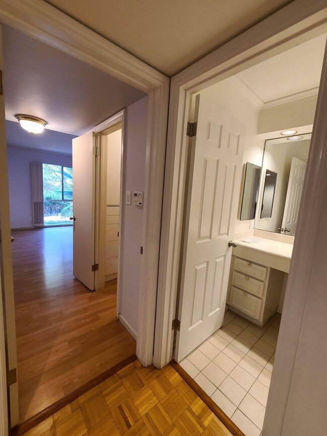 Building Photo - One Bedroom Unit in Sharon Park Neighborho...