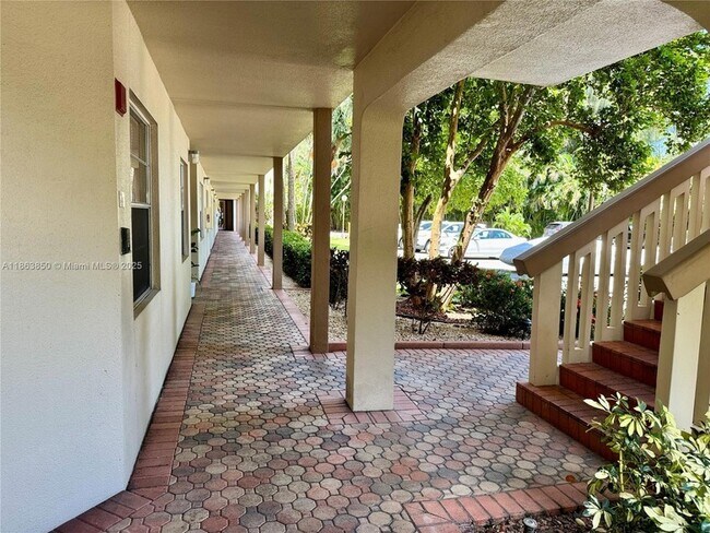 Building Photo - 1601 Abaco Dr