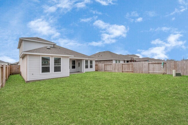 Building Photo - Live Oak