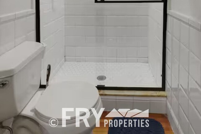 Building Photo - Classic Bungalow in Amazing Location with ...