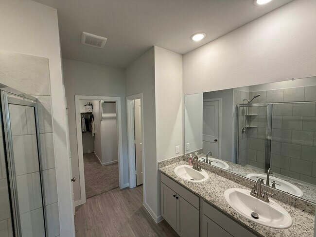 Building Photo - 25105 Pomegranate Pl