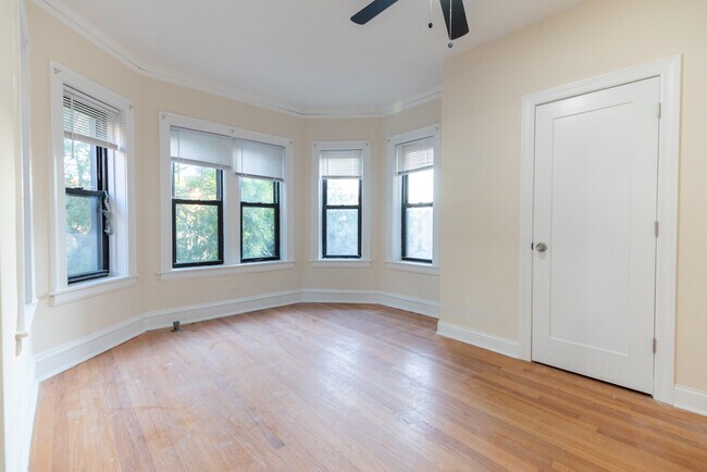 Building Photo - 2054 W Arthur Ave