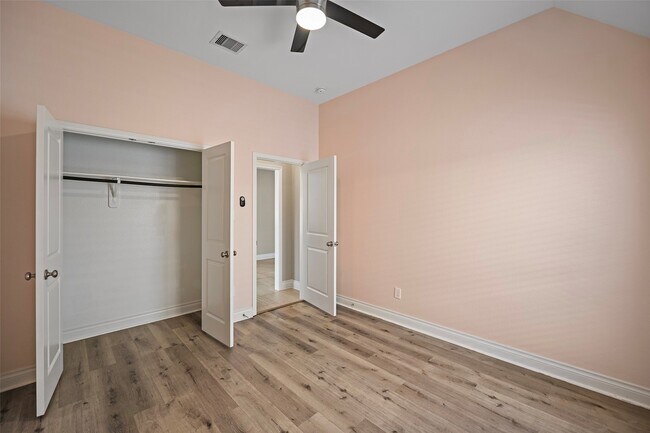 Building Photo - 1346 Mystic River Ln