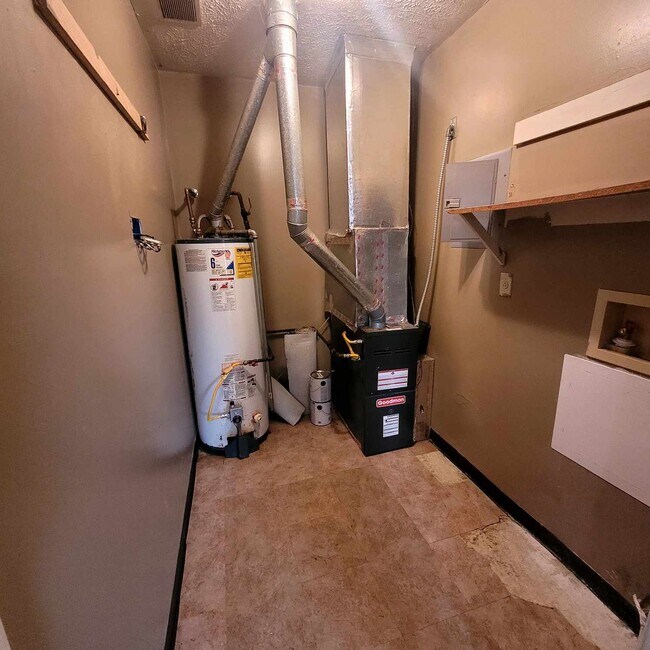 Building Photo - 1224 W 13th St