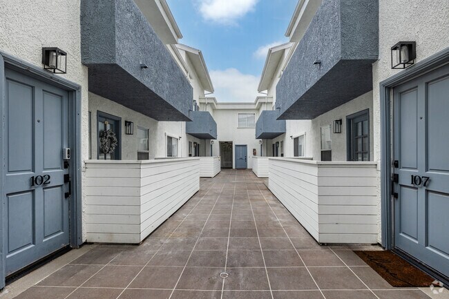 Building Photo - 11737 Courtleigh Dr.