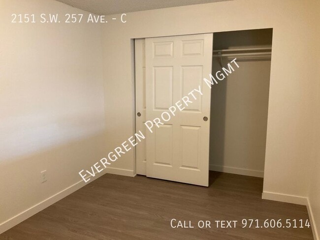 Building Photo - Freshly Renovated 2 BD x 1 BTH | Amazing D...