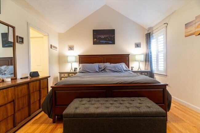 Building Photo - 68 Village Dr