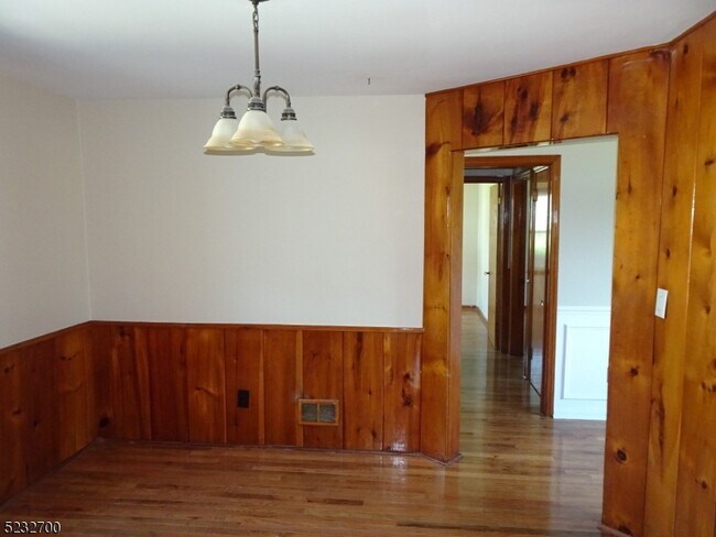 Building Photo - 275 Firth St