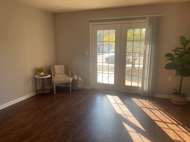 Building Photo - Westbury Lake Apartments
