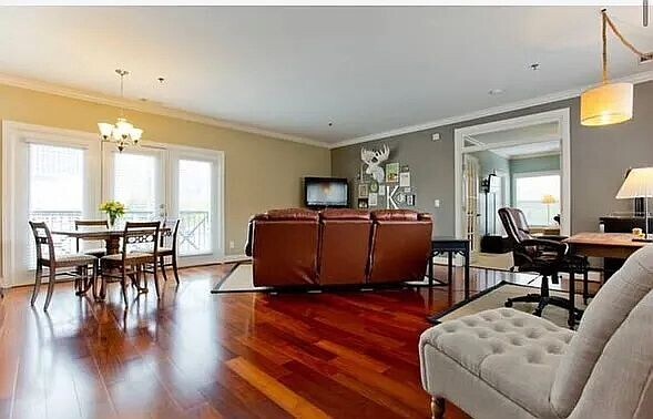 Building Photo - 303 Criddle St