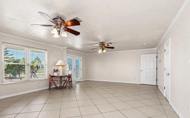 Building Photo - Beachside Living on Riverside Drive | 3 Bed, 2.5 Bath | Solar-Powered Savings