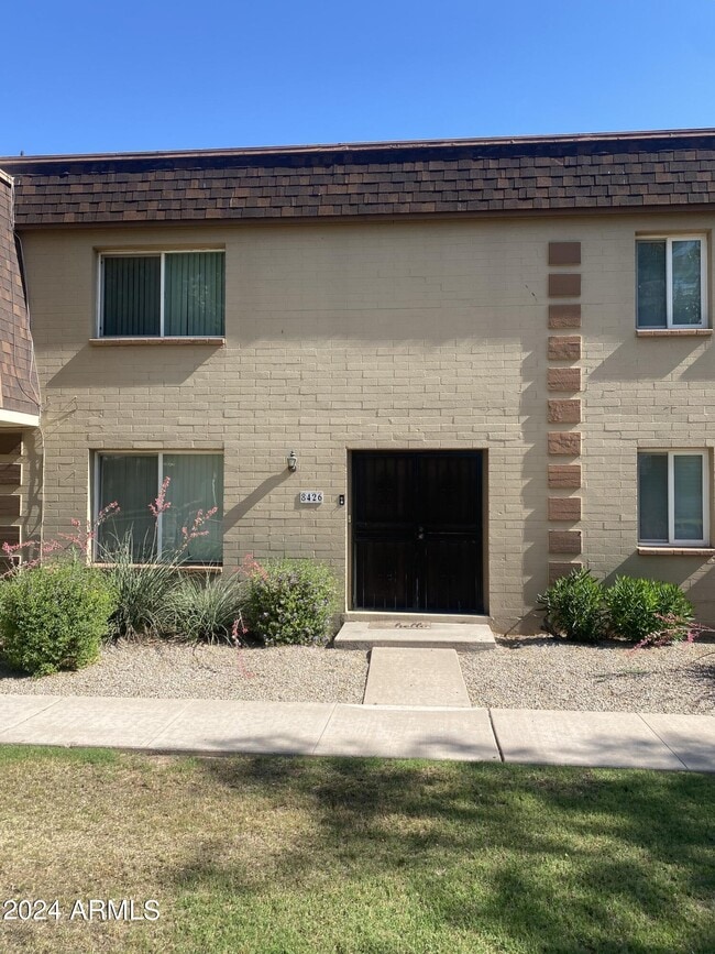 Building Photo - 8426 E Chaparral Rd