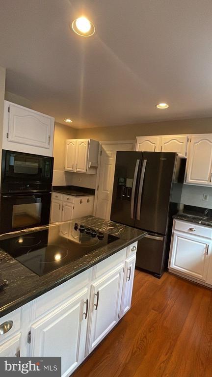 Building Photo - 8688 Wheatfield Way