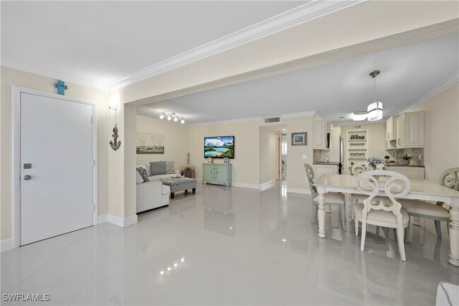 Building Photo - 2100 Gulf Shore Blvd N