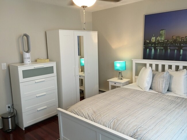 Building Photo - 37 Telegraph St