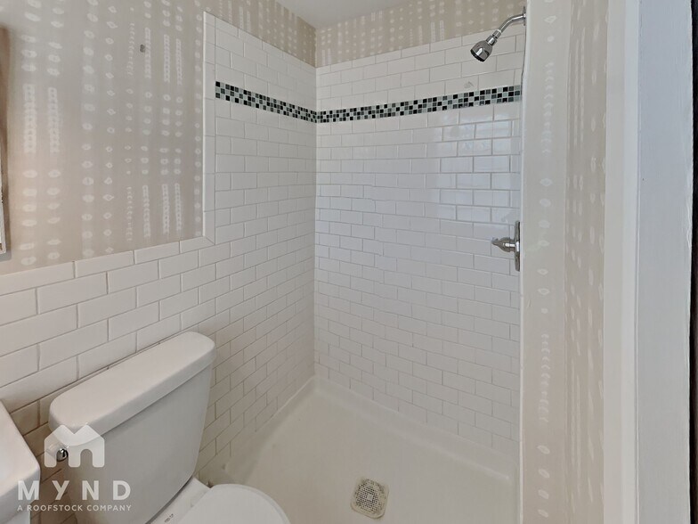 Building Photo - 3120 Skyland Dr NE