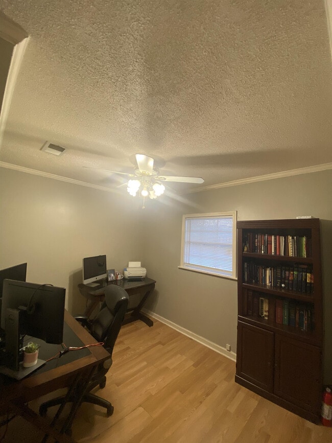 Building Photo - 402 Scott St