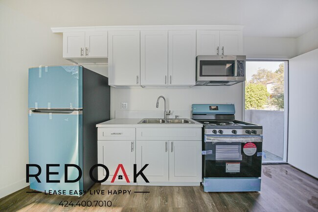 Building Photo - 2132 Cove Ave