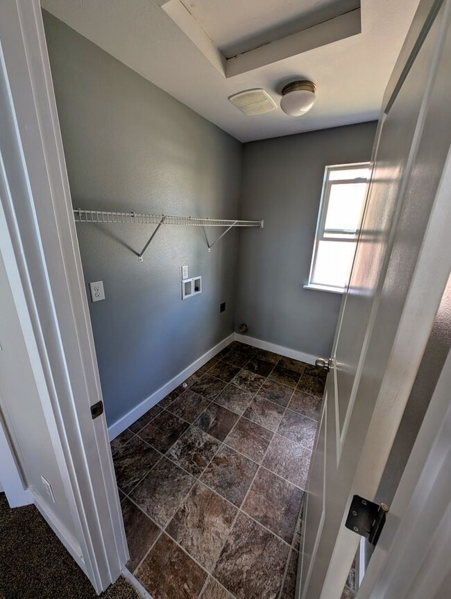 Building Photo - Stylish & Convenient Living - Bremerton 4 ...