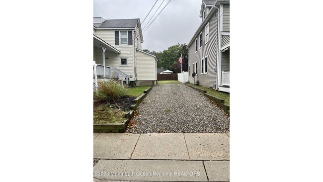 Building Photo - 1715 White St